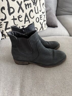 McKinley Nova Women's Black Leather Ankle Boots